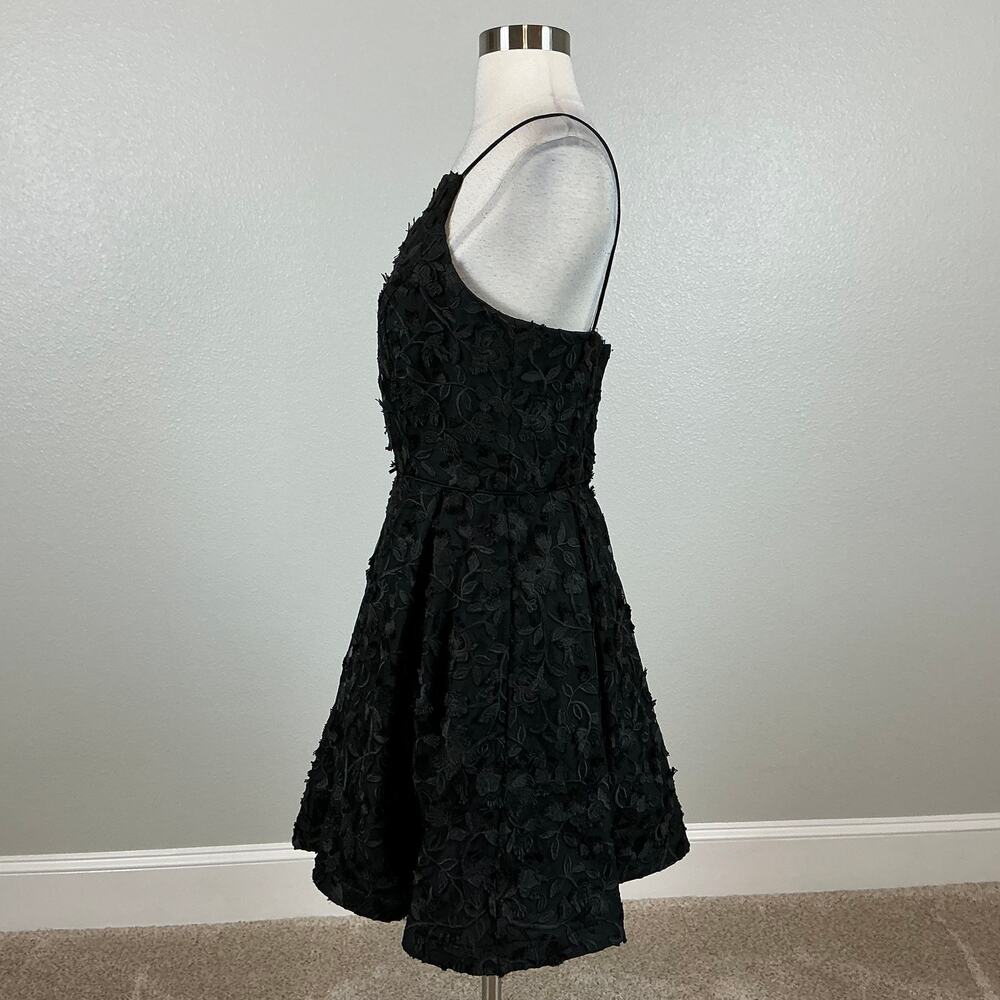 AQUA Embroidered Lace Fit and Flare Mini Cocktail Dress Black Size 8 LBD - Picture 6 of 13